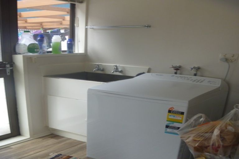 Photo of property in 2/6 Walter Strevens Drive, Conifer Grove, Takanini, 2112