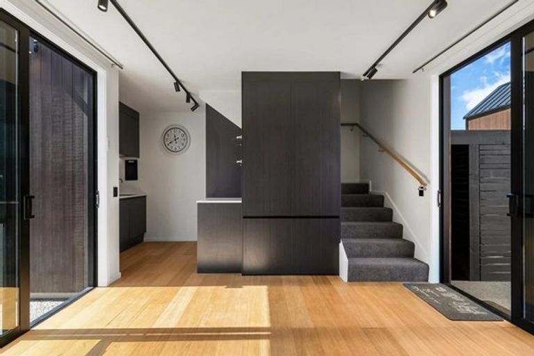 Photo of property in 10 Casterway Crescent, Jacks Point, 9371