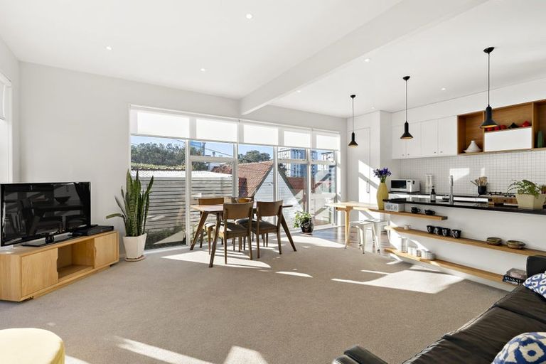 Photo of property in 321a The Terrace, Te Aro, Wellington, 6011