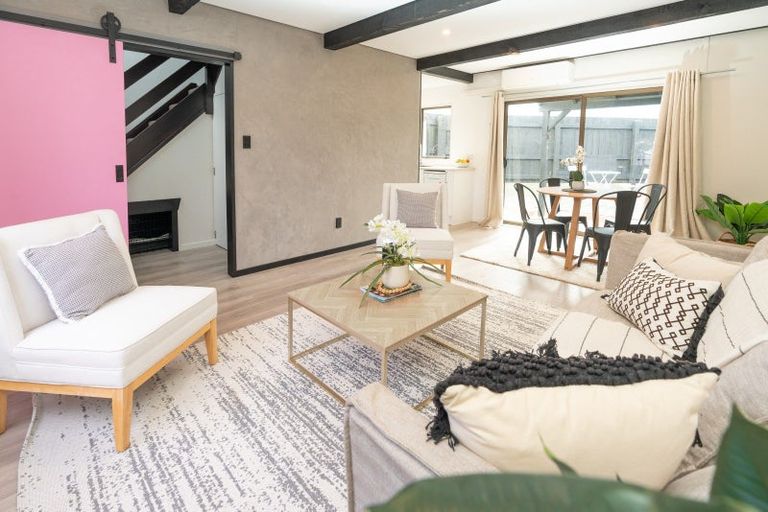 Photo of property in 138 Akaroa Drive, Maupuia, Wellington, 6022