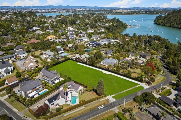 Photo of property in 11 Oscar Road, Greenhithe, Auckland, 0632