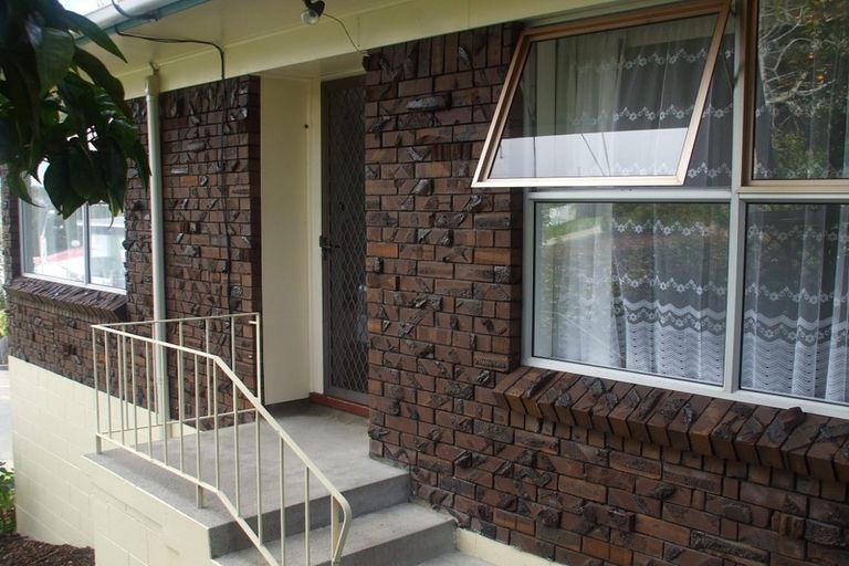 Photo of property in 1/3 Finn Place, Totara Vale, Auckland, 0629