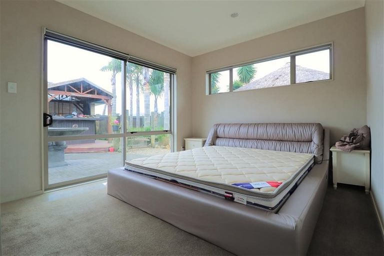 Photo of property in 36 Stranraer Crescent, Wattle Downs, Auckland, 2103