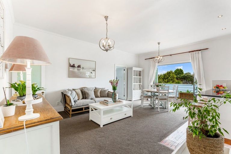 Photo of property in 1/2 Merwood Lane, Devonport, Auckland, 0624