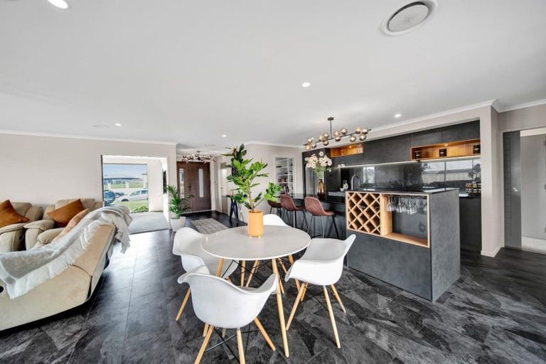 Photo of property in 33 Honeyfield Drive, Whalers Gate, New Plymouth, 4310