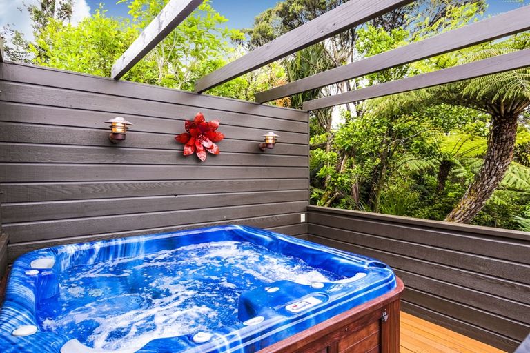 Photo of property in 44 Rimutaka Place, Titirangi, Auckland, 0604