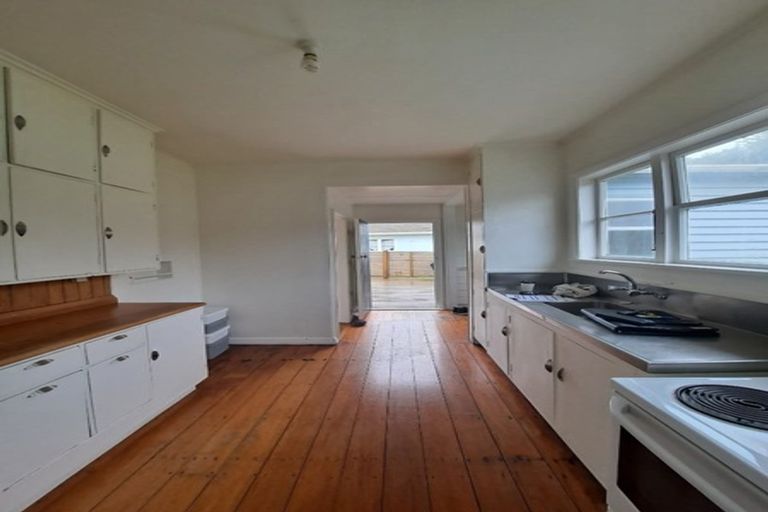 Photo of property in 35 Somerset Street, Brooklands, New Plymouth, 4310