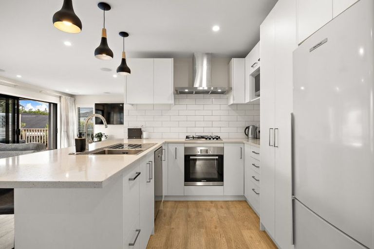 Photo of property in 60 Matua Road, Huapai, Kumeu, 0810