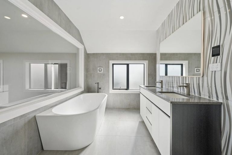 Photo of property in 645-649 South Titirangi Road, Titirangi, Auckland, 0604