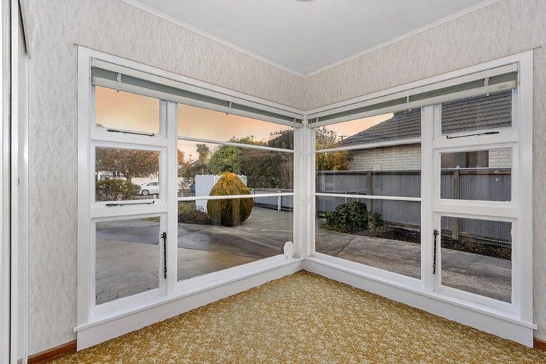 Photo of property in 10 Mappleton Avenue, Burnside, Christchurch, 8053