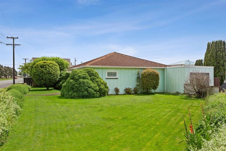 Photo of property in 10 Tukapa Street, Westown, New Plymouth, 4310