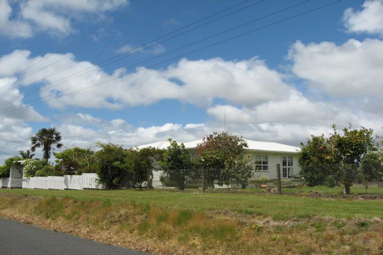 Photo of property in 129 Hanham Road, Kumeu, 0891
