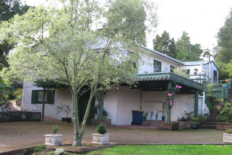 Photo of property in 10 York Road, Titirangi, Auckland, 0604