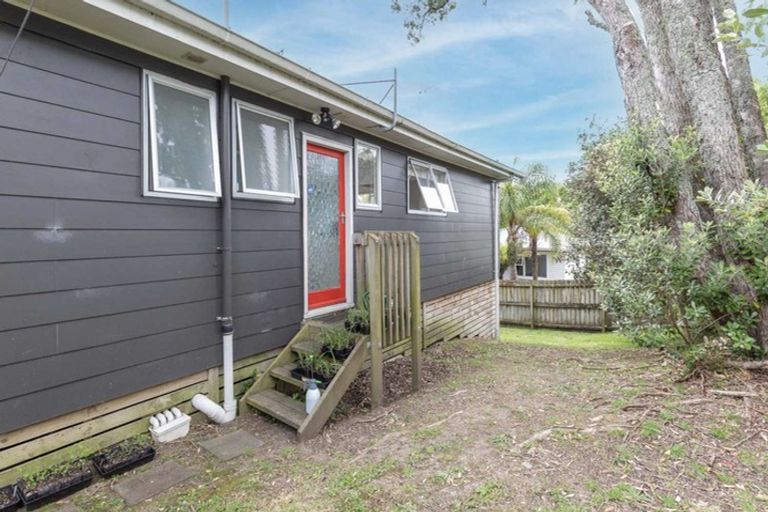 Photo of property in 33 Keegan Drive, Massey, Auckland, 0614