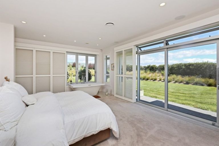 Photo of property in 140 Eskridge Drive, Eskdale, Napier, 4182