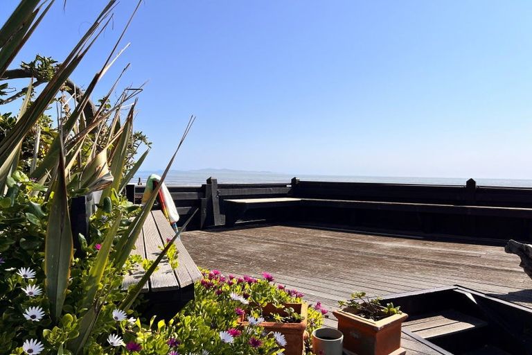 Photo of property in 2/33 Beach Road, Paekakariki, 5034