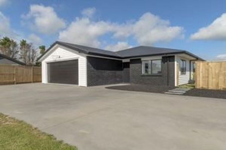 Photo of property in 16 Charlotte Drive, Omokoroa, 3114