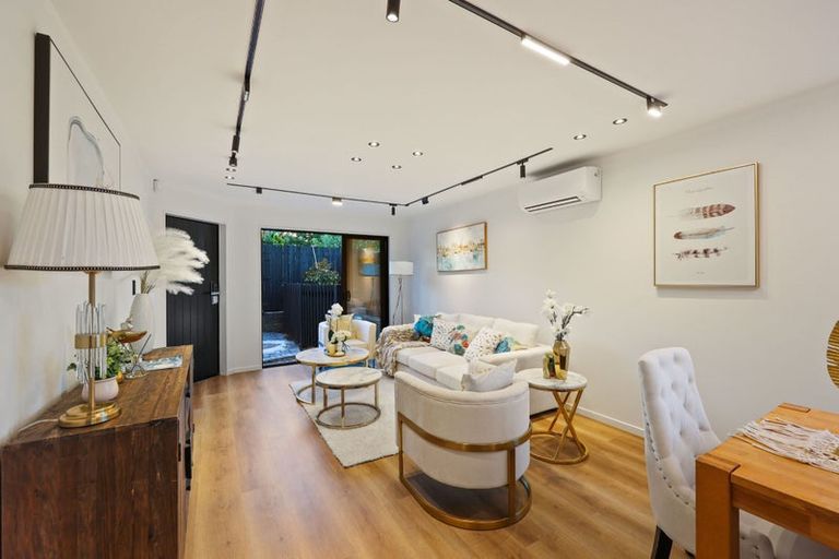 Photo of property in 15b Wilbur Place, Pakuranga Heights, Auckland, 2010