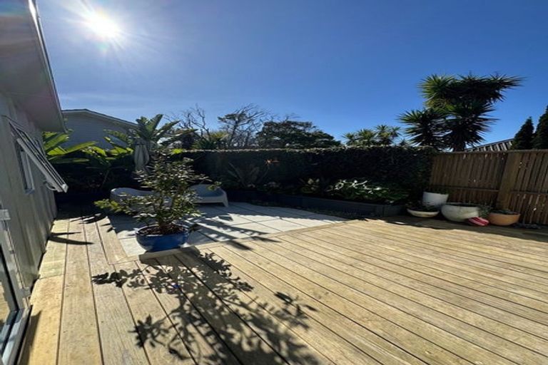 Photo of property in 55 Sunset Road, Totara Vale, Auckland, 0632