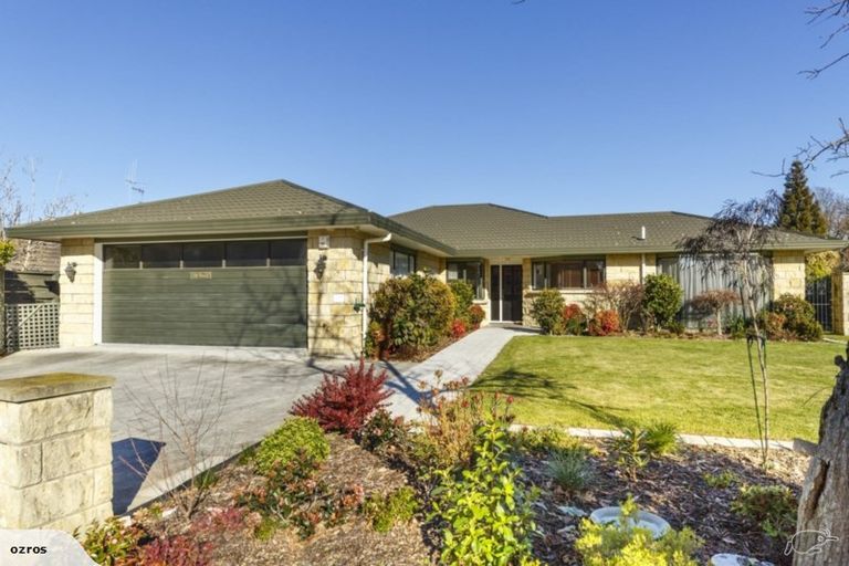 Photo of property in 10 The Oaks, Awapuni, Palmerston North, 4412
