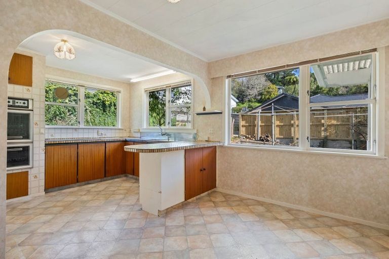 Photo of property in 18 Forest Road, Pinehaven, Upper Hutt, 5019