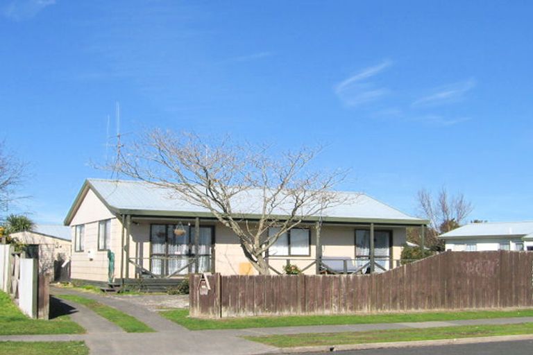 Photo of property in 33 Crawshaw Drive, Nawton, Hamilton, 3200