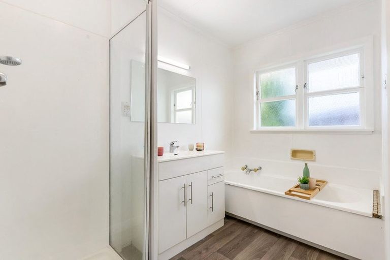 Photo of property in 30 Bassett Road, Johnsonville, Wellington, 6037