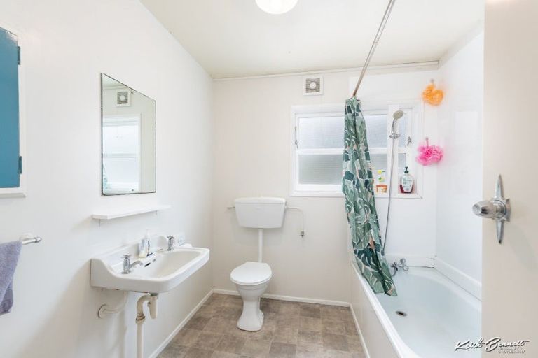 Photo of property in 39 Oakleigh Street, Maungaraki, Lower Hutt, 5010