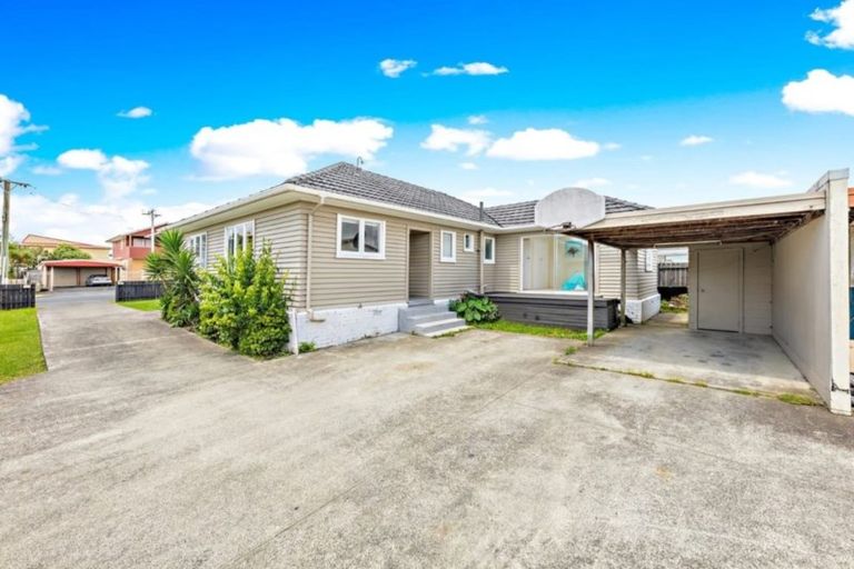 Photo of property in 30 Royton Avenue, Mangere East, Auckland, 2024