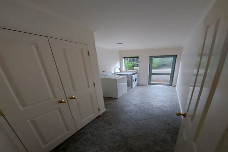 Photo of property in 92 Whangaparaoa Road, Red Beach, 0932