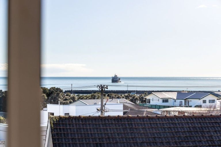 Photo of property in 21 Bayly Road, Moturoa, New Plymouth, 4310