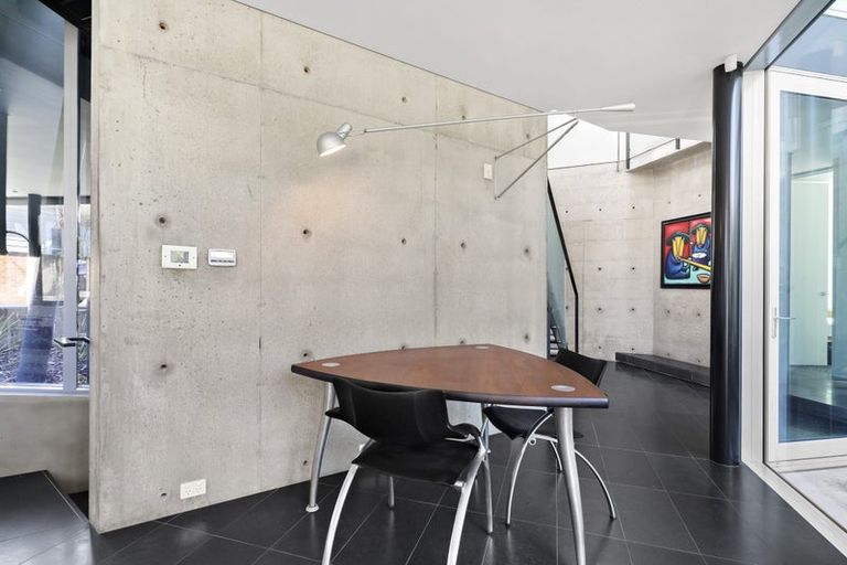 Photo of property in 3b Salmont Place, Kelburn, Wellington, 6012