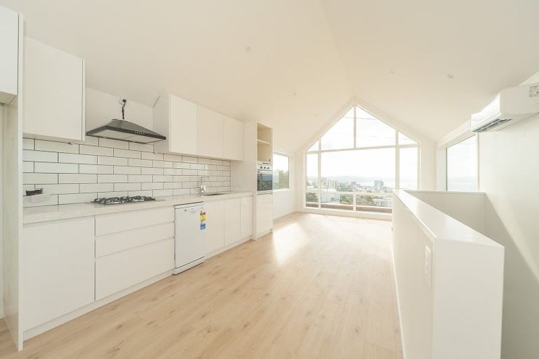 Photo of property in 58 Mortimer Terrace, Brooklyn, Wellington, 6021