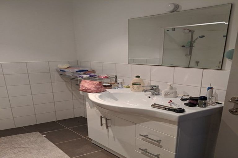 Photo of property in 3/35 Home Street, Mount Victoria, Wellington, 6011