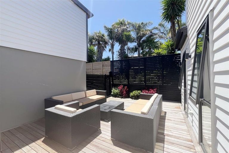 Photo of property in 81a Matipo Road, Mairangi Bay, Auckland, 0630