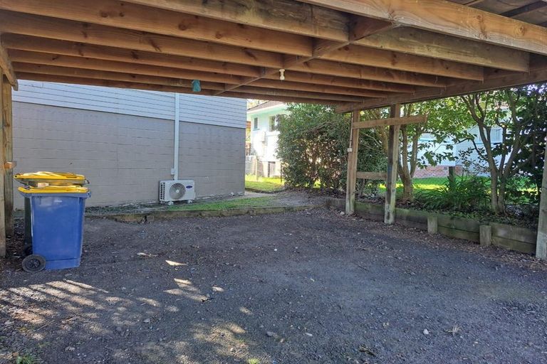 Photo of property in 100 Barrys Road, Glendene, Auckland, 0602