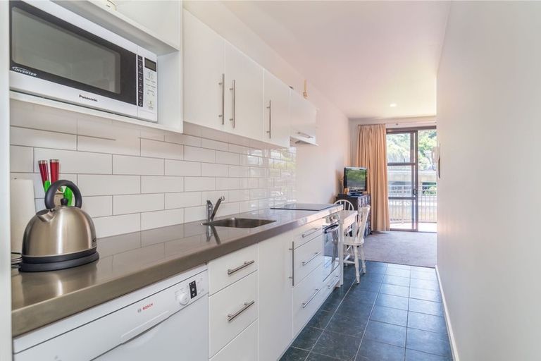 Photo of property in Atrium Apartments, 2o/154 The Terrace, Wellington Central, Wellington, 6011