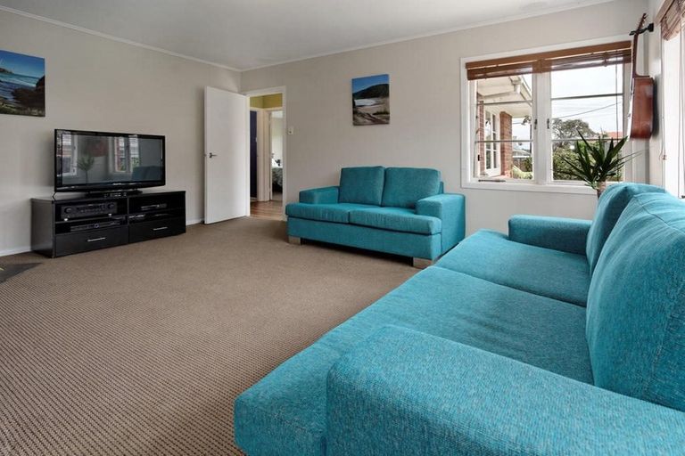 Photo of property in 7 Rixon Place, Te Atatu Peninsula, Auckland, 0610