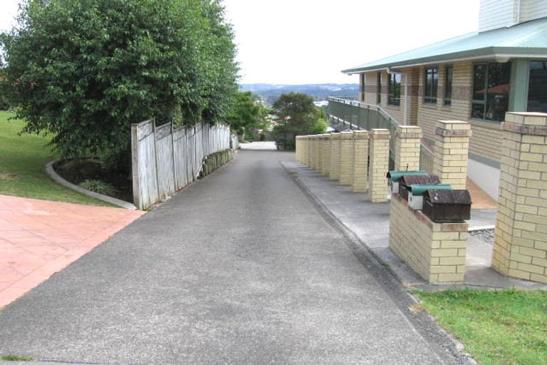 Photo of property in 1/8 Sunset Road, Unsworth Heights, Auckland, 0632