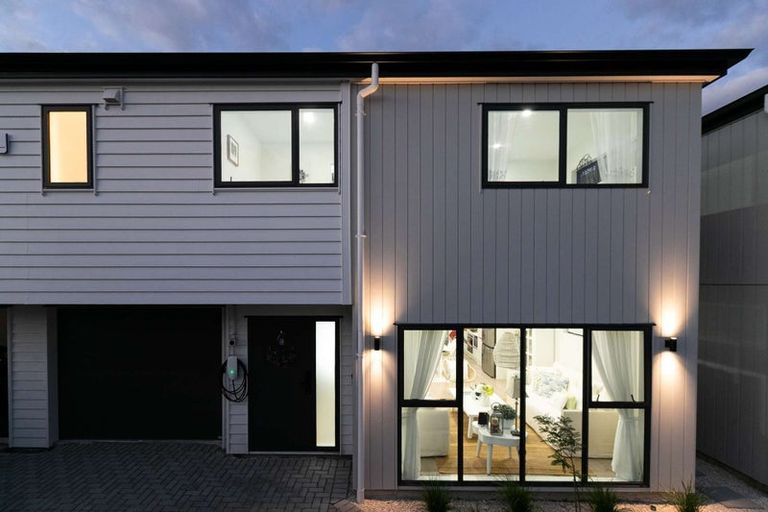 Photo of property in 90c Seymour Road, Sunnyvale, Auckland, 0612