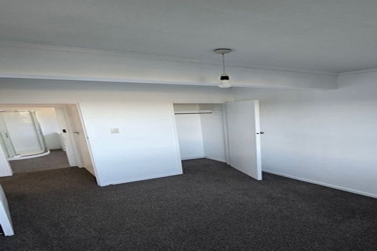 Photo of property in 10 Middlesex Place, Northland, Wellington, 6012