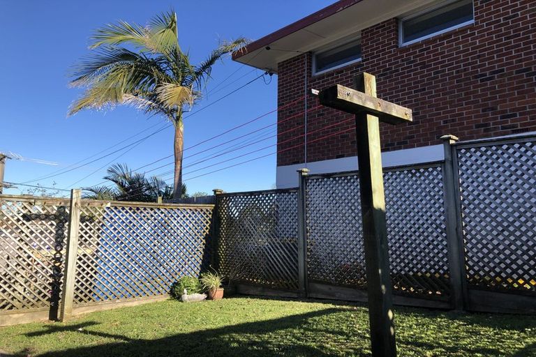 Photo of property in 2/32 Alamein Avenue, Belmont, Auckland, 0622