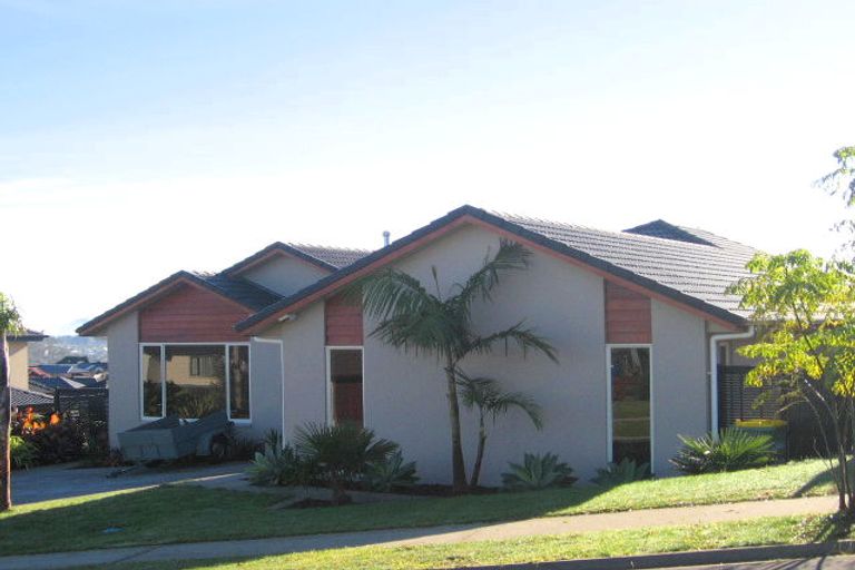 Photo of property in 18 Dunvegan Rise, East Tamaki Heights, Auckland, 2016