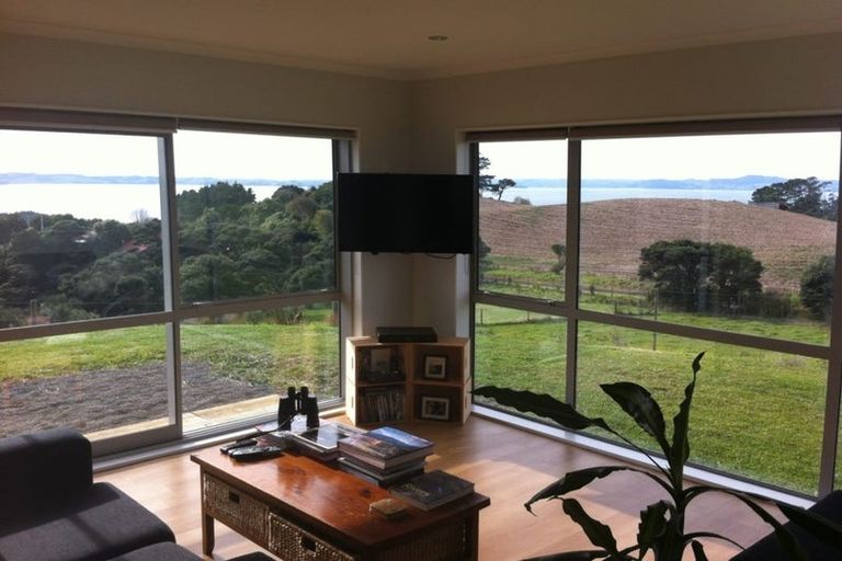Photo of property in 3143 South Head Road, South Head, Helensville, 0874