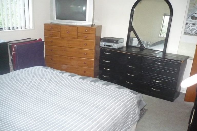 Photo of property in 28 Ronald Macken Place, Windsor Park, Auckland, 0632