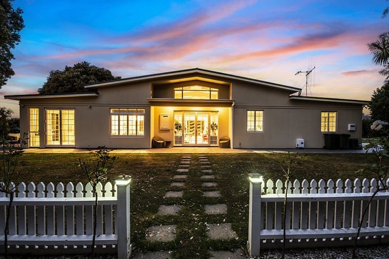 Photo of property in 15 Tarahunga Road, Levin, 5571