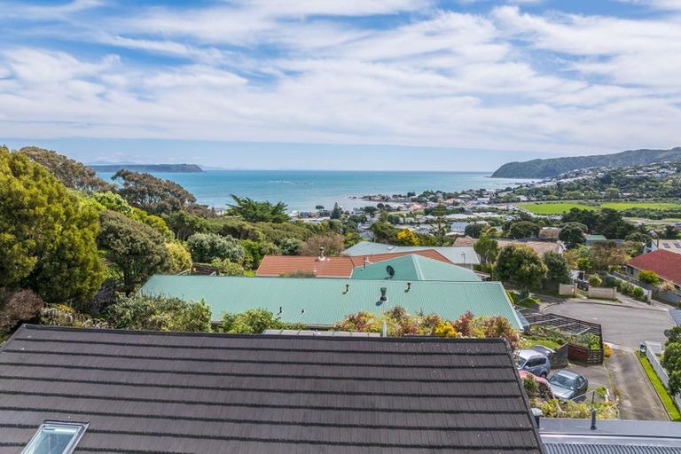 Photo of property in 2/11 Mervyn Place, Plimmerton, Porirua, 5026