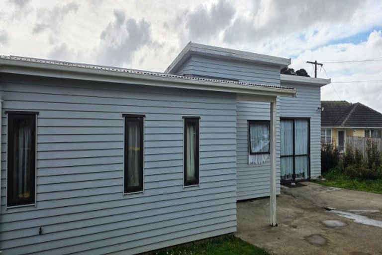 Photo of property in 19 Barrys Road, Glendene, Auckland, 0602