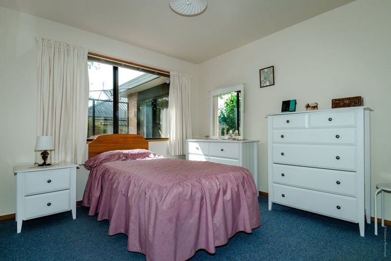 Photo of property in 2/25 Aberfoyle Place, Parklands, Christchurch, 8083