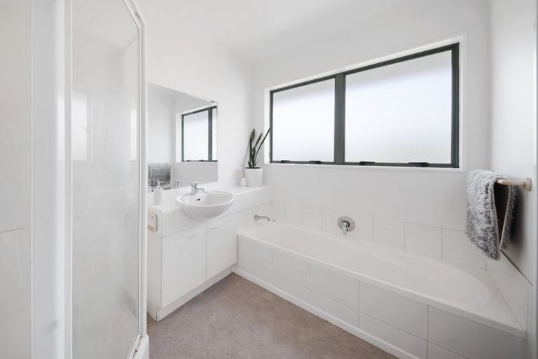 Photo of property in 2/12 Alexander Street, Cockle Bay, Auckland, 2014